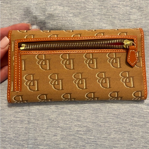 Dooney & Bourke Ivory and Brown Travel Bag - Picture 8 of 11